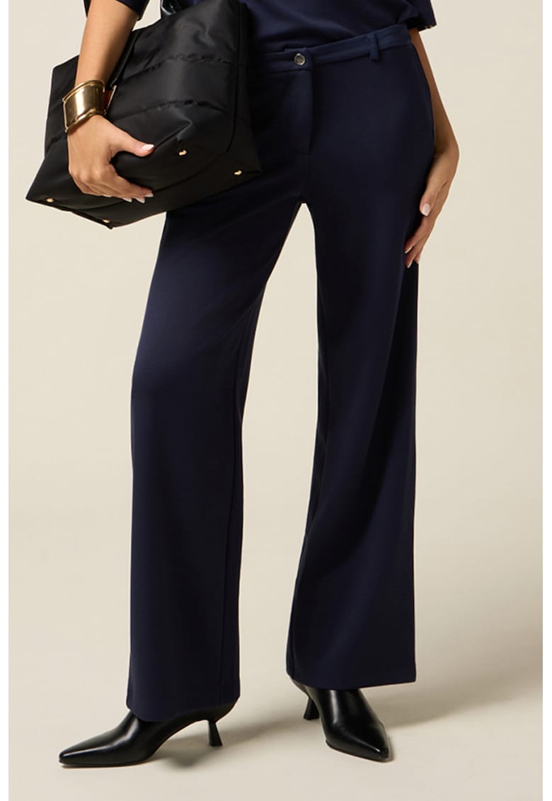 Pantaloni cu croiala ampla si dungi laterale