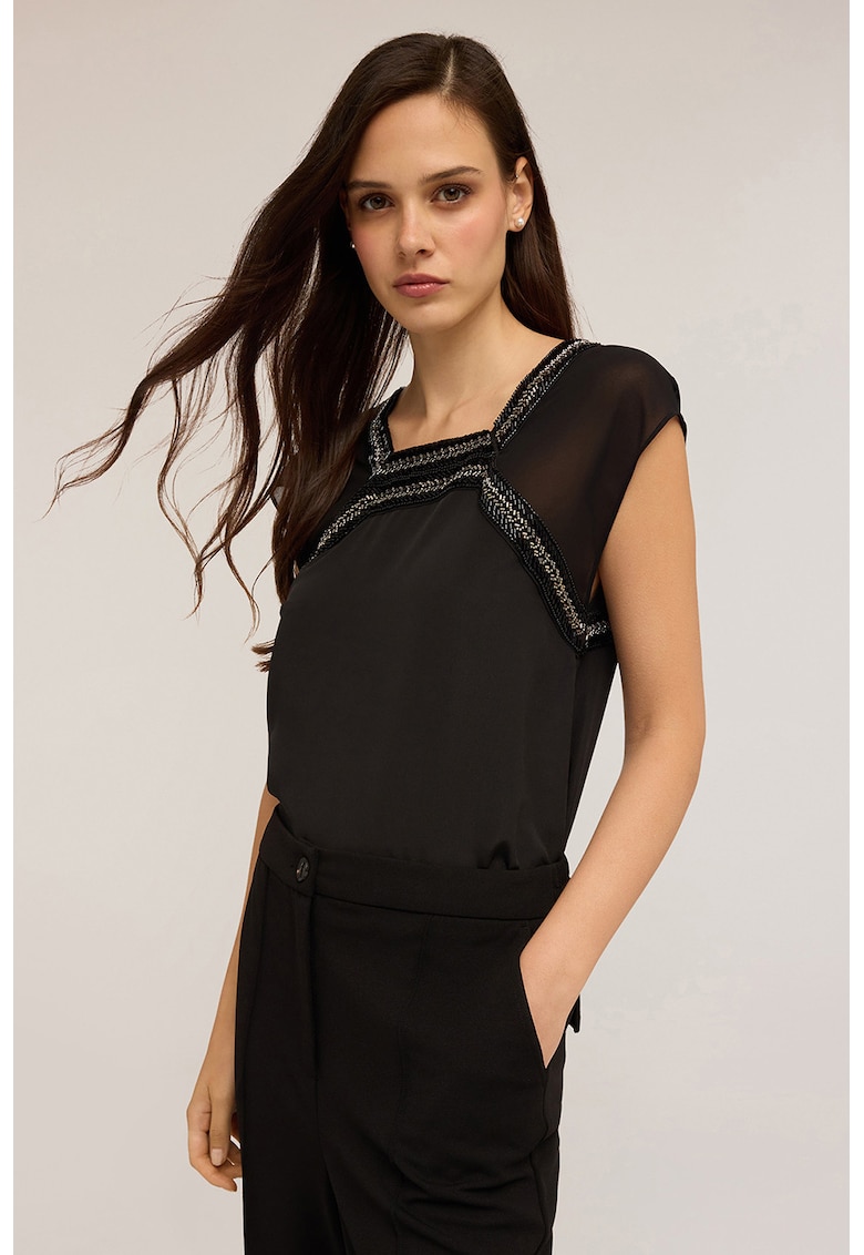 Bluza cu maneci scurte si decolteu patrat