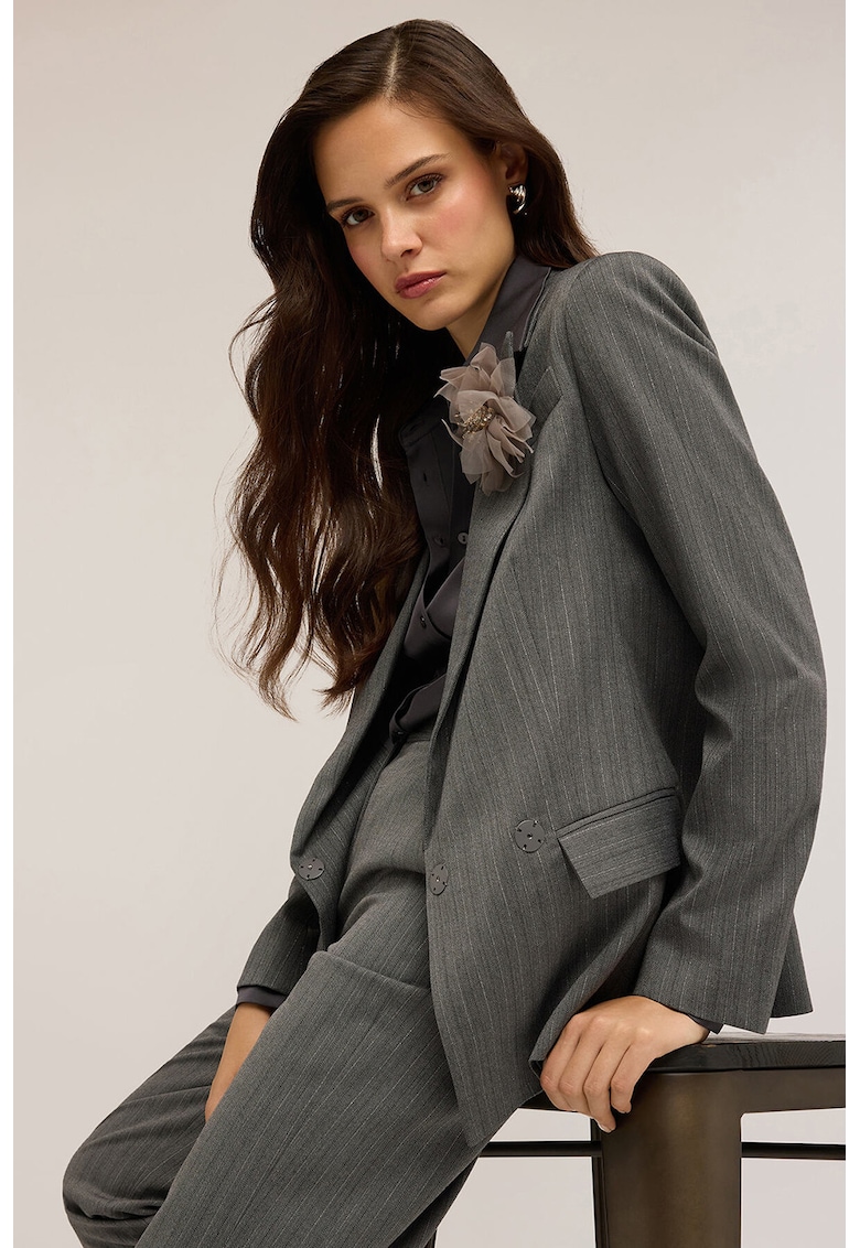 Sacou cu model in dungi si aplicatie florala