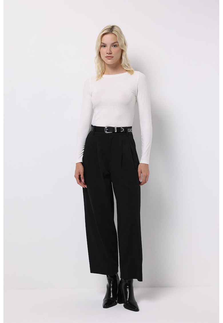 Pantaloni crop cu croiala ampla Pantaloni crop cu croiala ampla