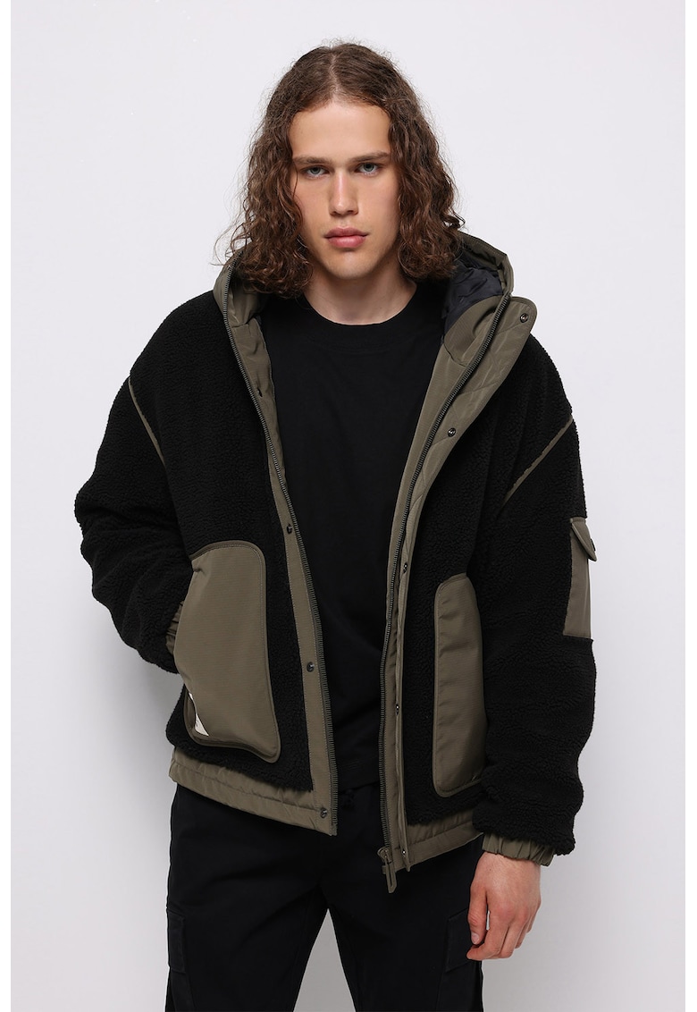 Jacheta cu maneci cazute si gluga