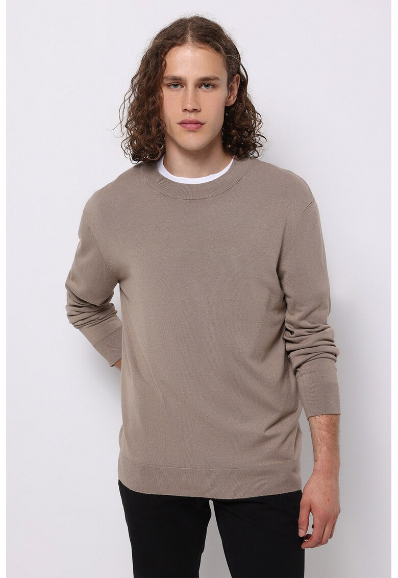 Pulover cu decolteu la baza gatului si model uni - Bej