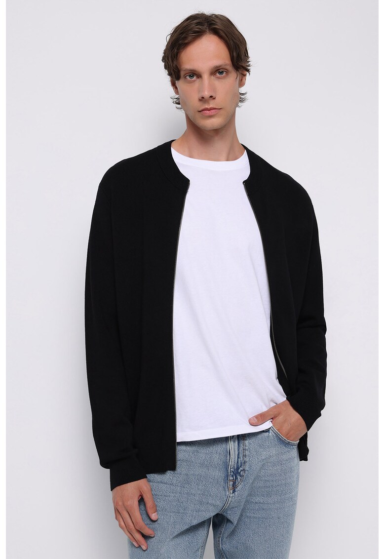 Cardigan cu fermoar si decolteu la baza gatului