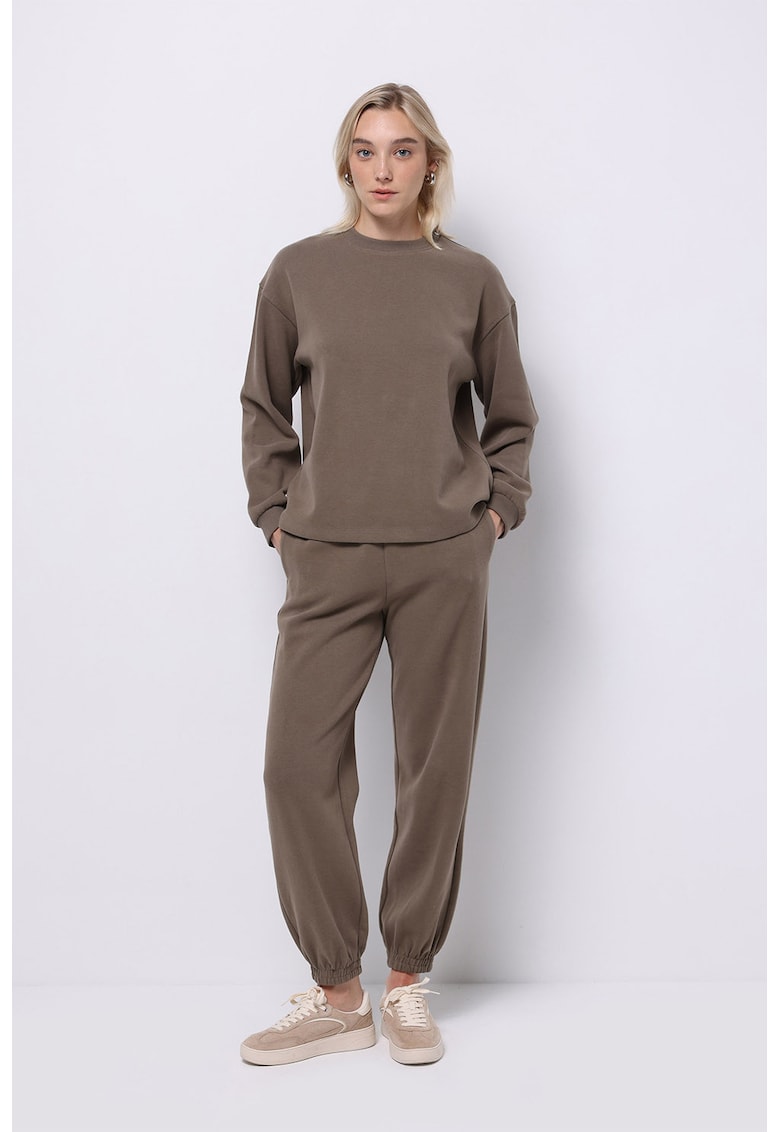 Pantaloni de trening cu croiala conica si snur de ajustare in talie