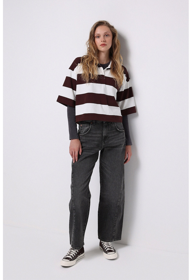 Blugi cu croiala ampla si talie inalta