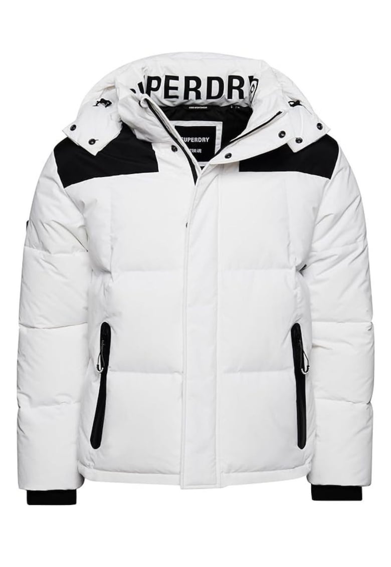 Geaca matlasata cu gluga detasabila si buzunare laterale