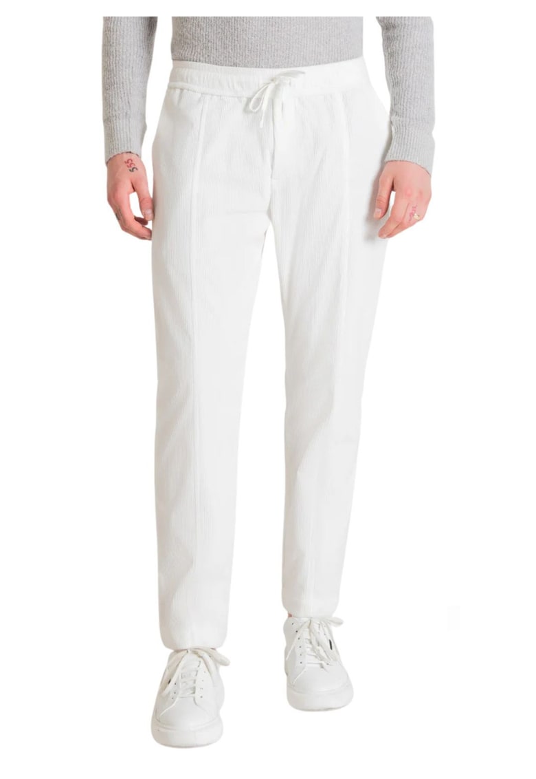 Pantaloni regular fit cu talie medie si snur -