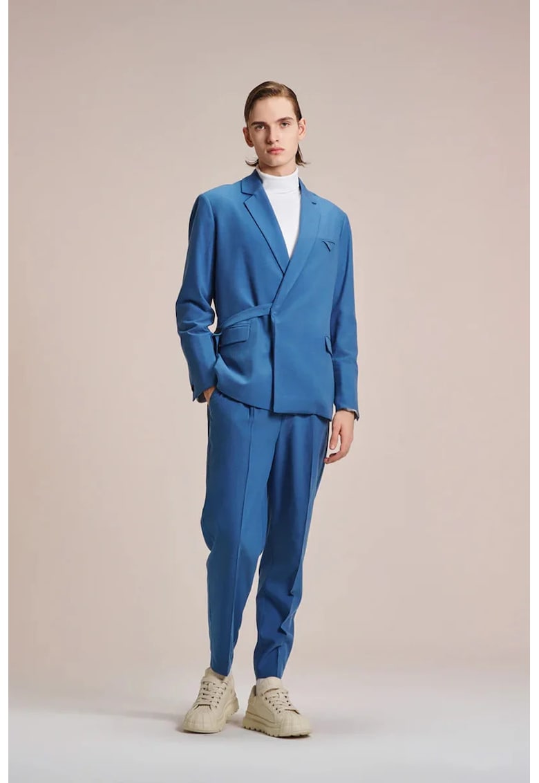 Pantaloni carrot fit cu pense frontale Pantaloni carrot fit cu pense frontale