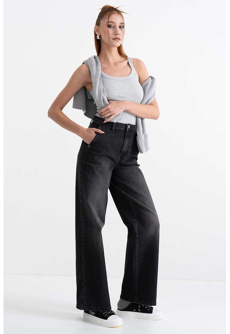 Top uni cu decolteu in U