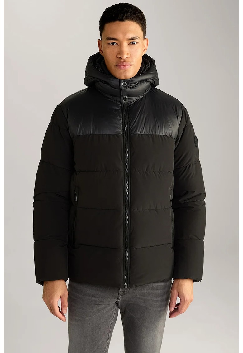 Geaca matlasata cu inchidere prin fermoar