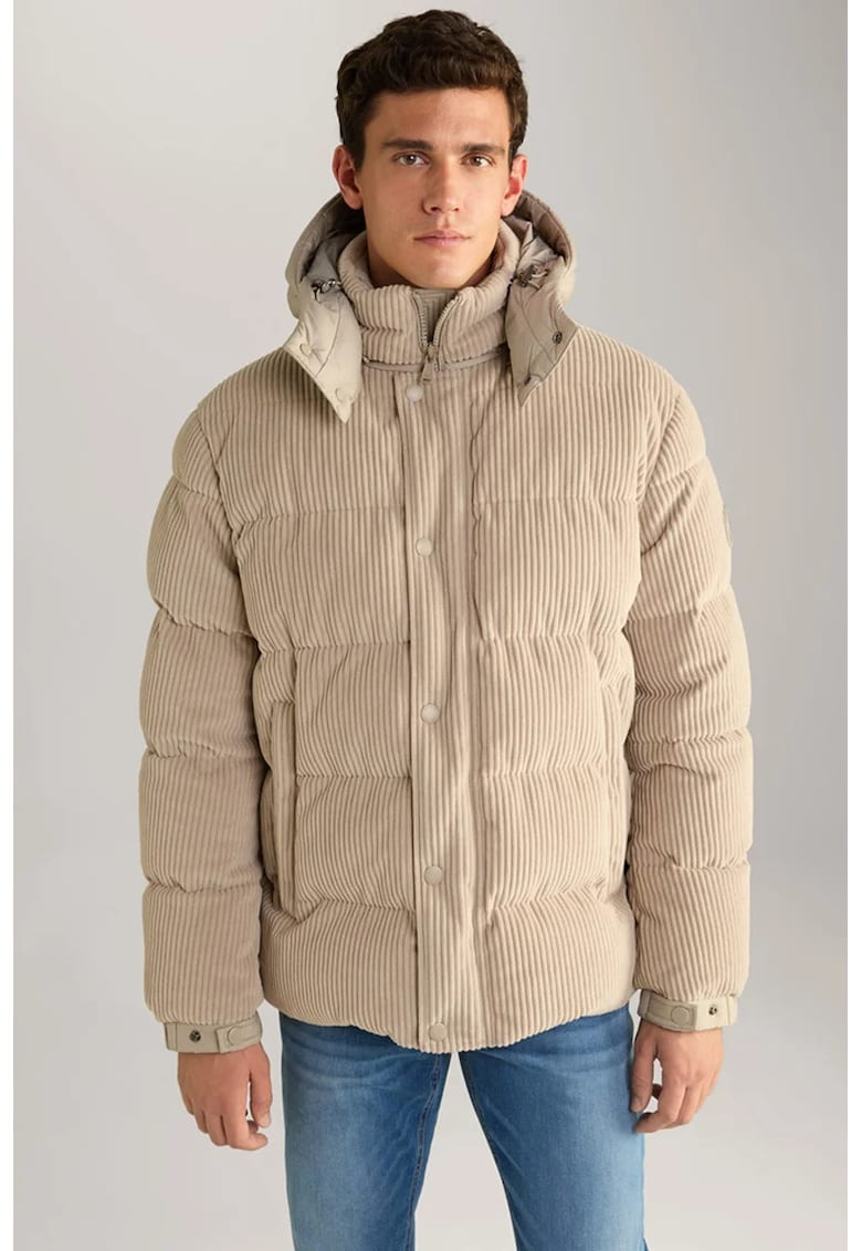 Geacă cu guler înalt