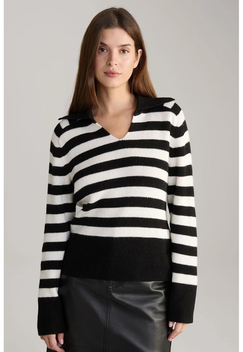 Pulover cu imprimeu in dungi