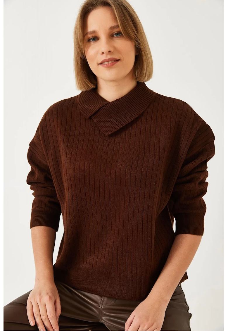 Pulover dama -  cu guler sal si nervuri - maro - tricot -