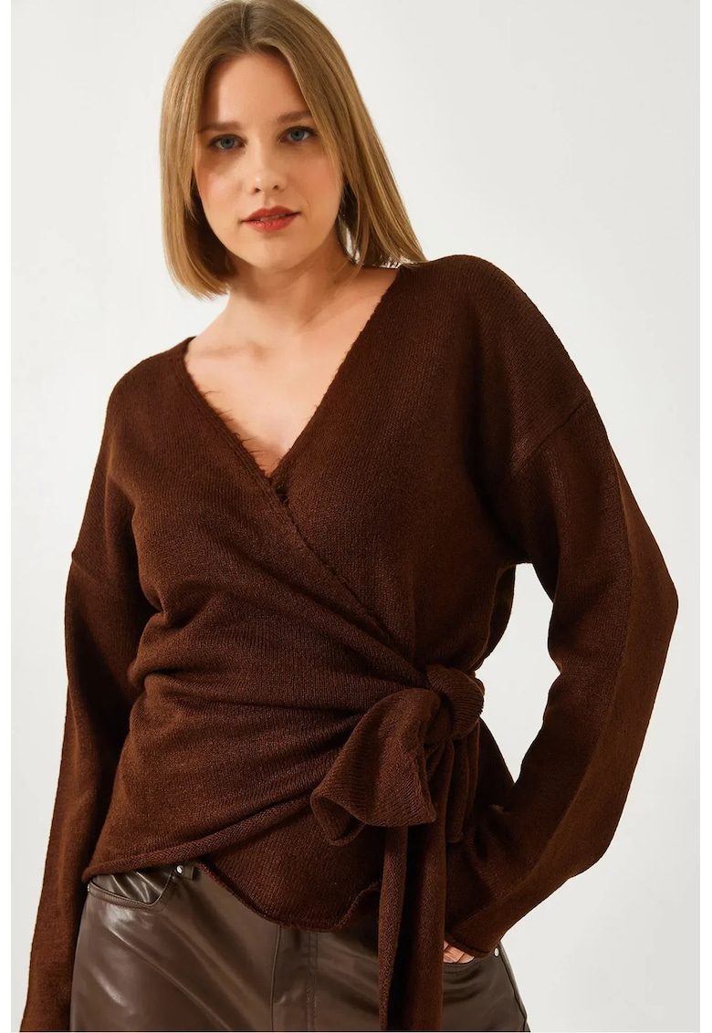 Pulover tricotat - decolteu in V - pompom - maro - amestec acrilic-poliester -