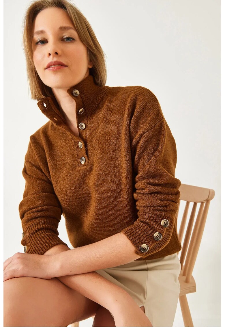 Pulover dama  scurt - croiala lejera - guler cu nasturi - maro - tricot -