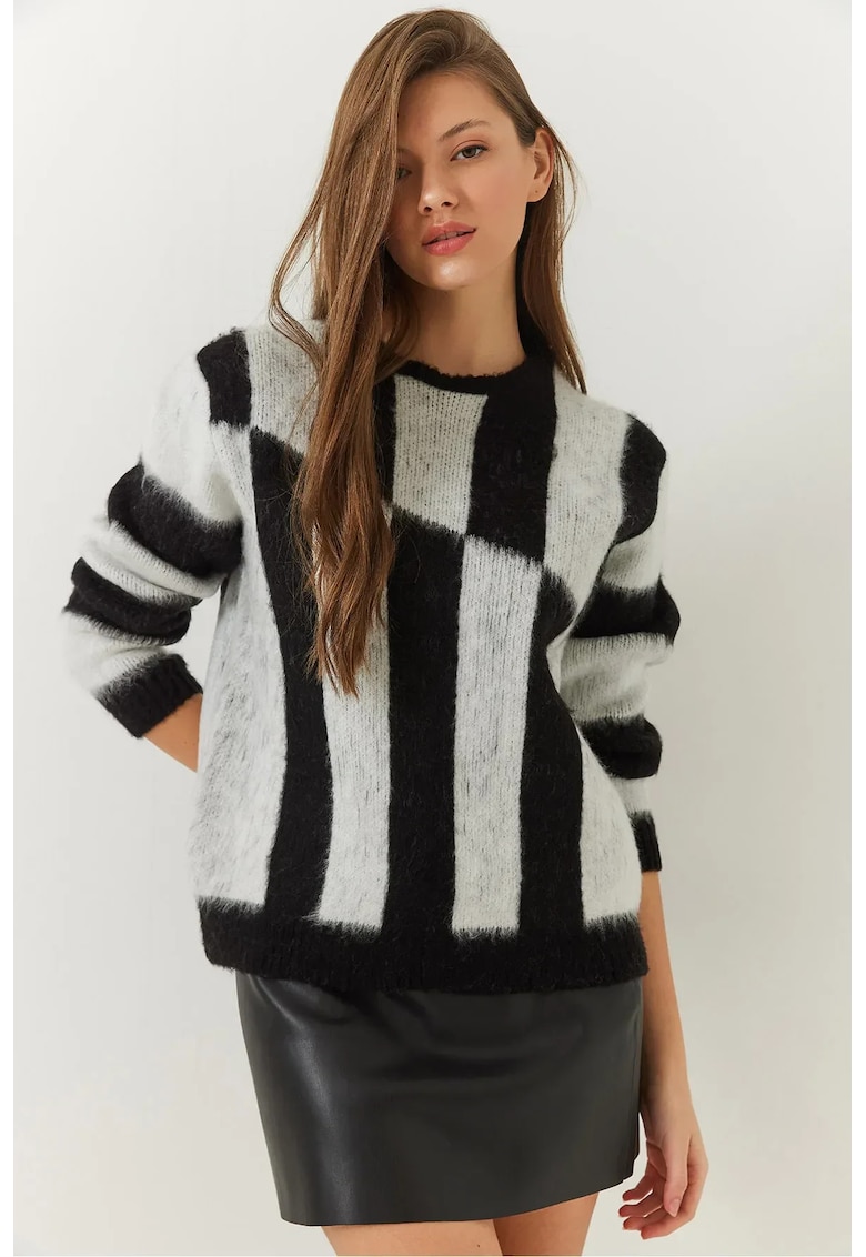 Pulover tricotat - guler rotund - material tricot -