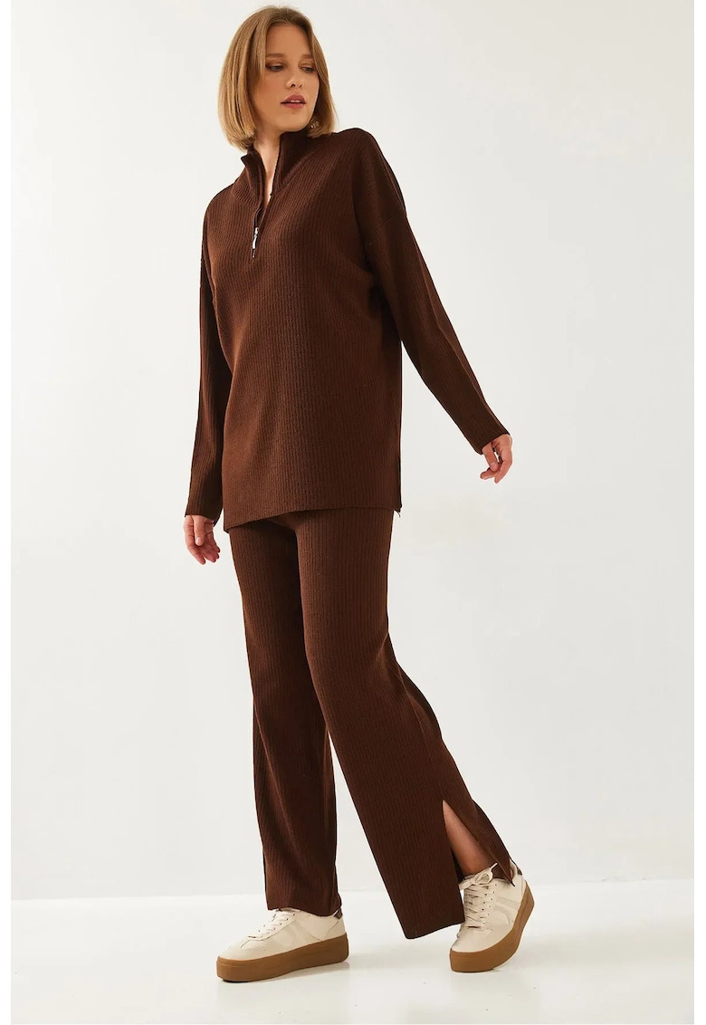 Costum dama -  set doua piese - guler cu fermoar - crapatura - Maro scortisoara - tricot -