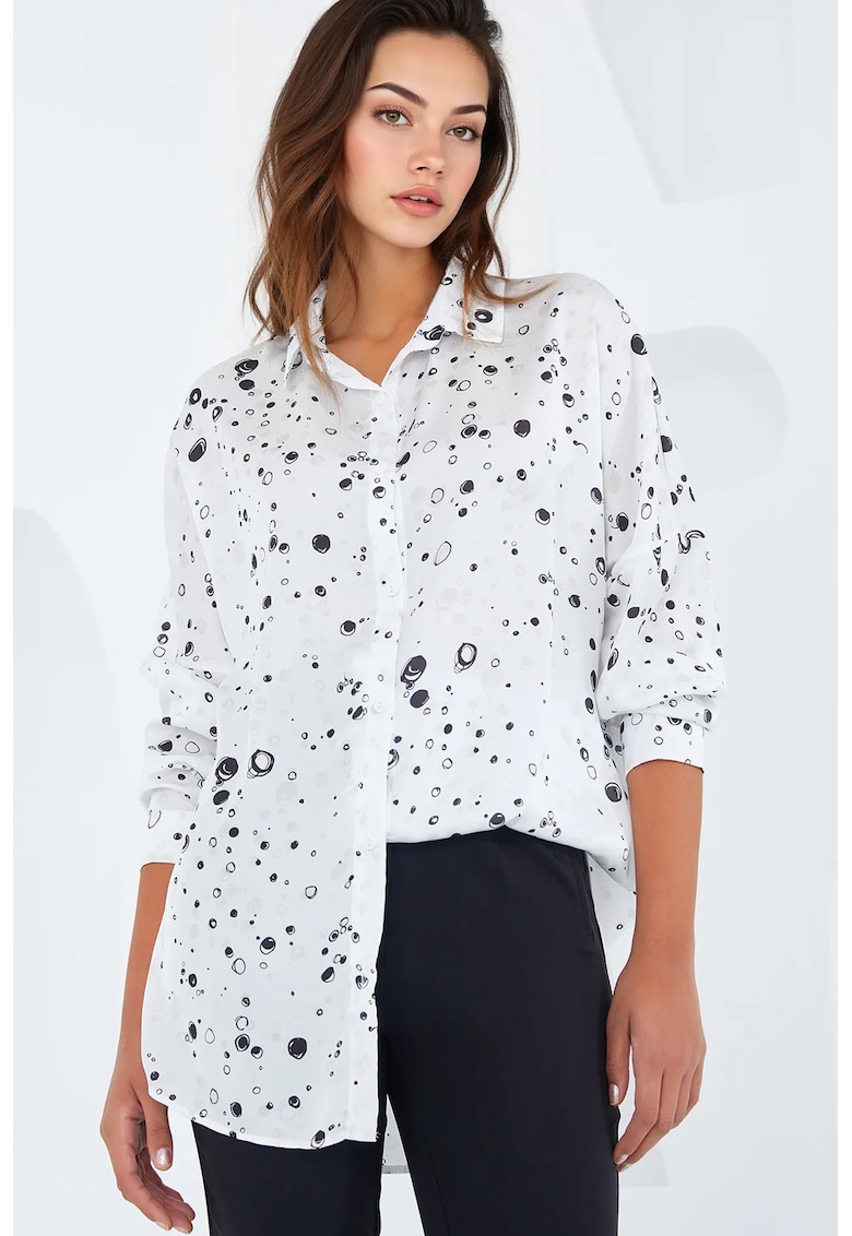 Camasa supradimensionata din satin  alb - cu inchidere cu nasturi