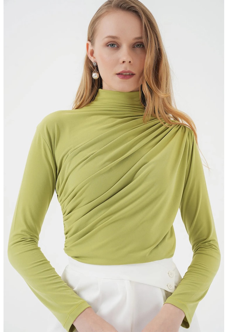 Bluza drapata - cu guler inalt