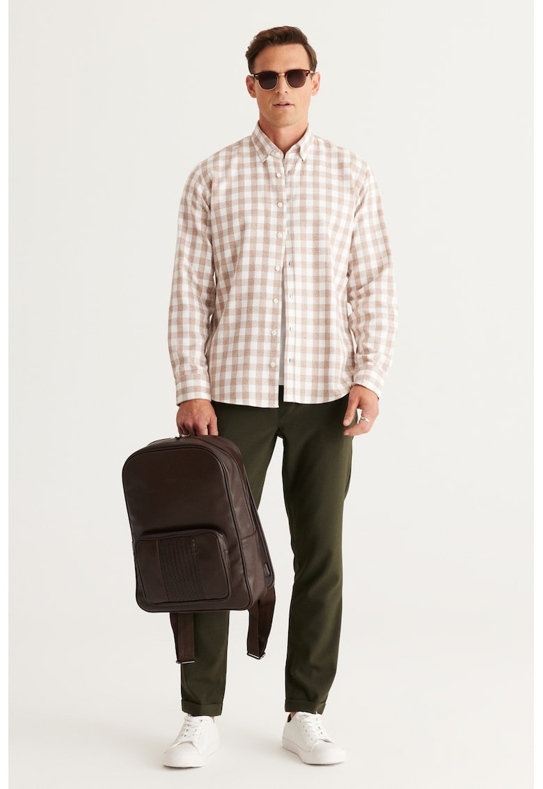 Camasa cu guler fixat cu nasturi si model in carouri