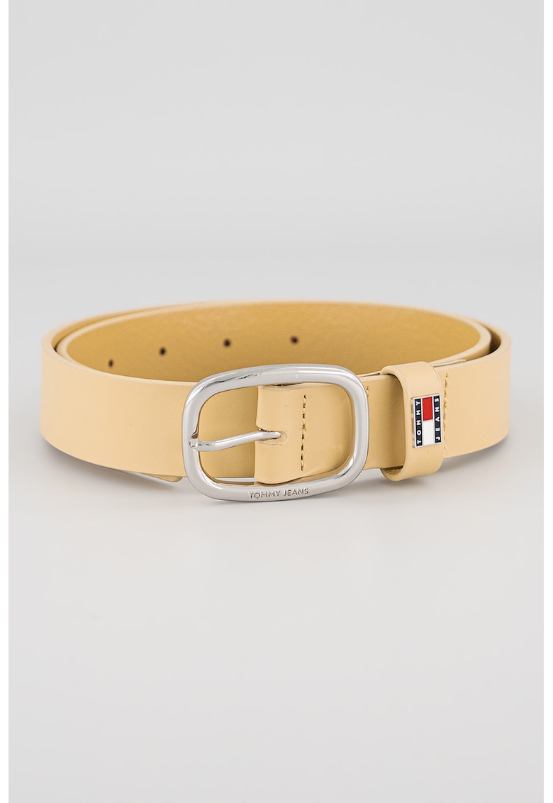 Curea de piele cu o catarama ovala