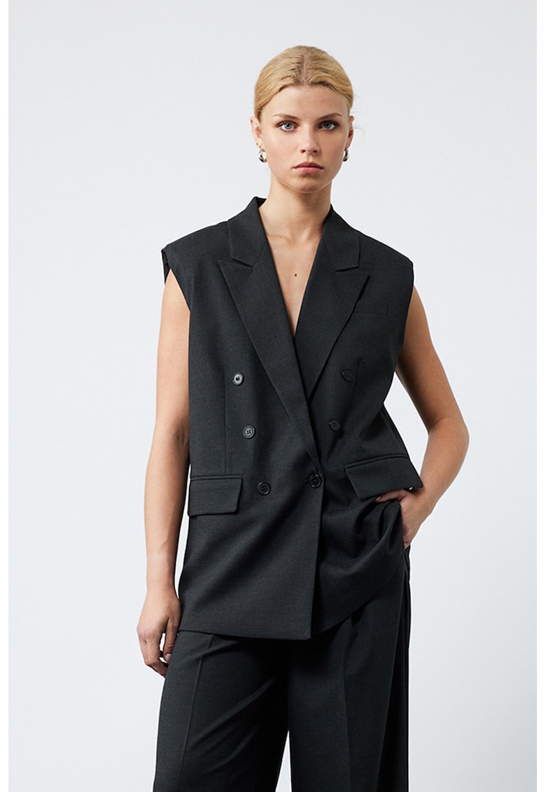Vesta eleganta cu revere decupate