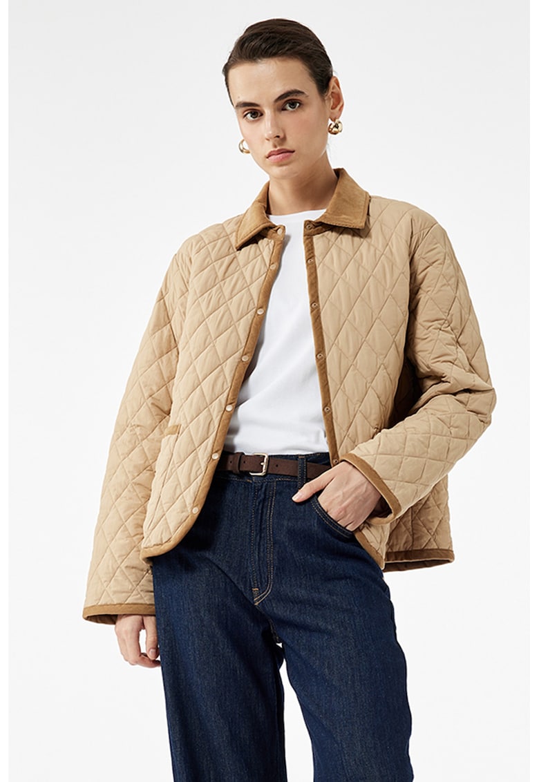 Jacheta matlasata cu buzunare frontale