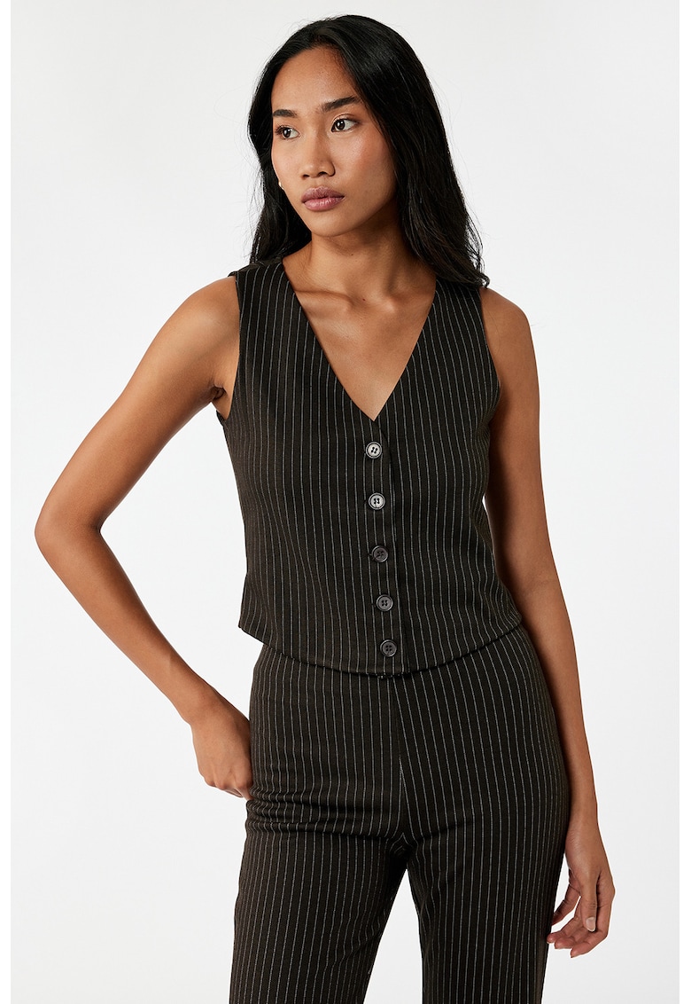 Vesta cu dungi si nasturi