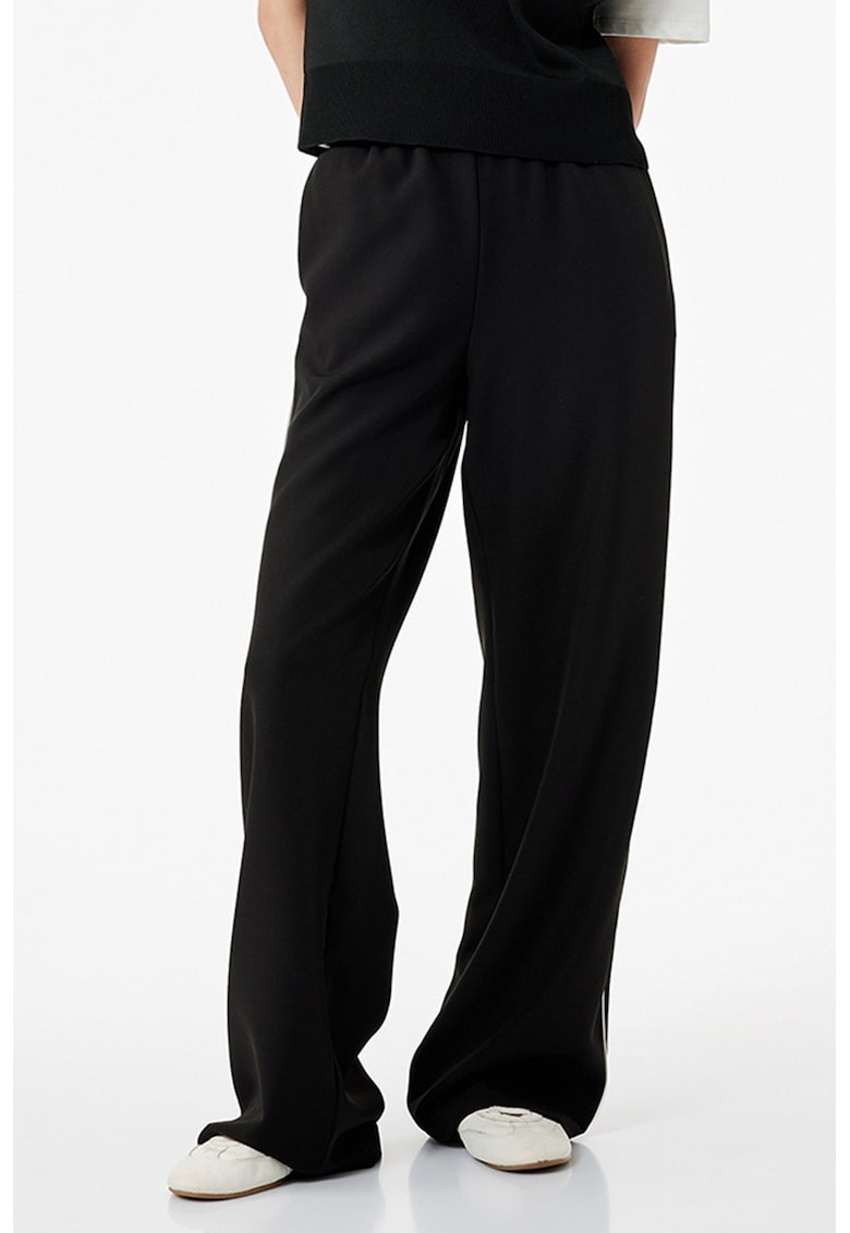 Pantaloni relaxed fit cu dungi