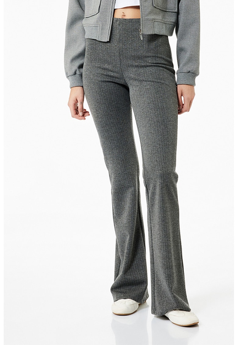 Pantaloni evazati slim fit