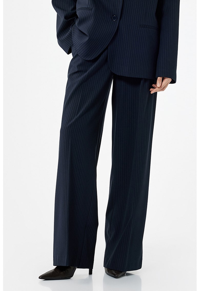 Pantaloni ampli cu dungi inguste