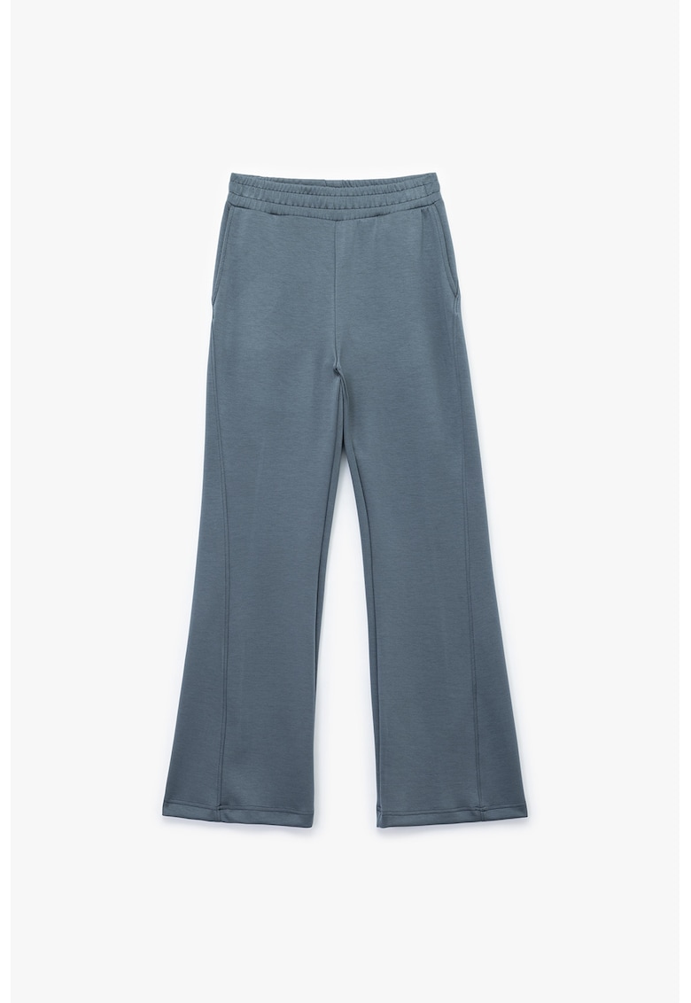 Pantaloni sport ampli cu buzunare laterale