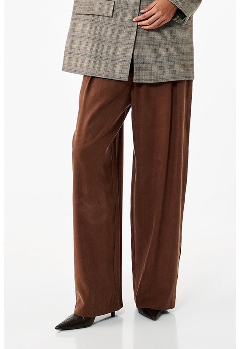 Pantaloni ampli cu pliuri