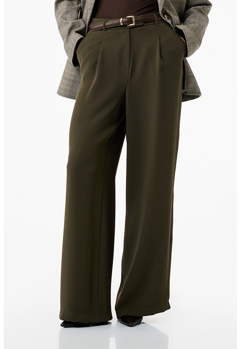Pantaloni ampli cu pensa