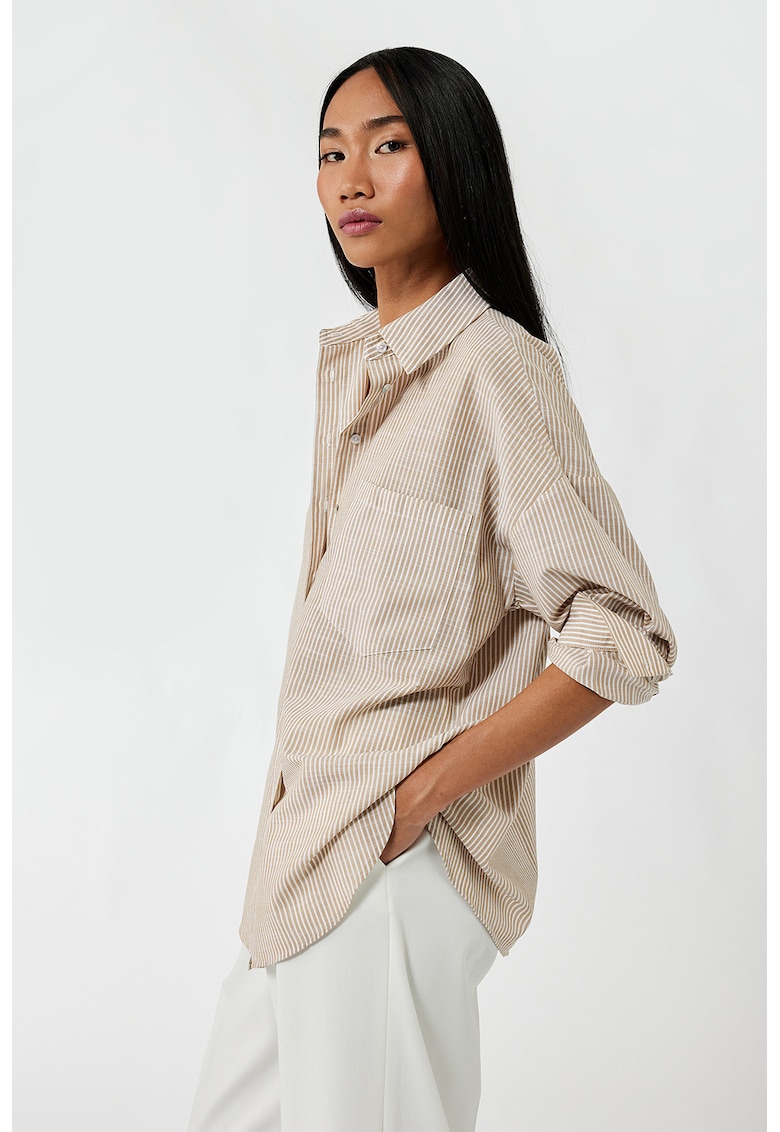 Camasa lejera cu dungi si buzunar pe piept Camasa lejera cu dungi si buzunar pe piept