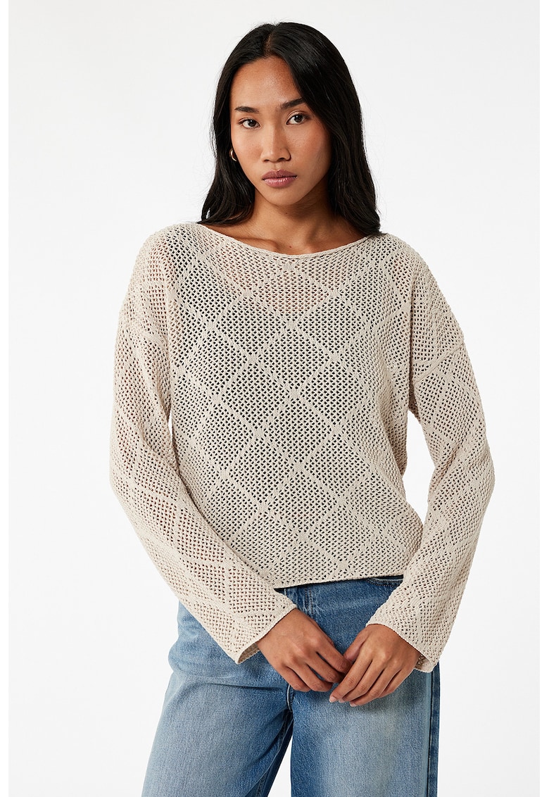 Pulover cu guler rotund si perforatii