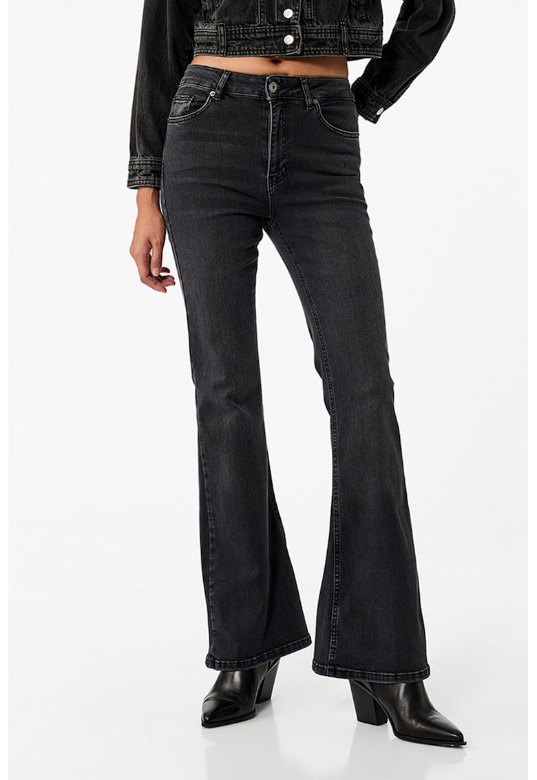 Blugi din amestec de bumbac cu croiala ampla