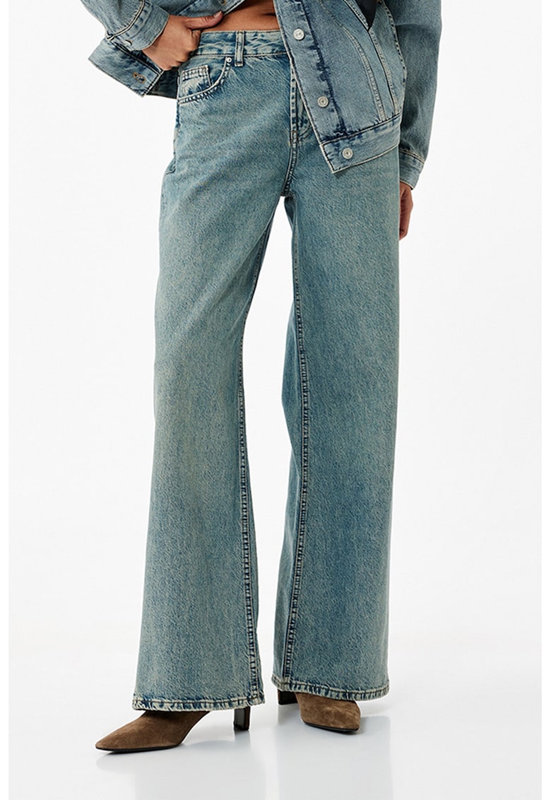 Blugi cu aspect decolorat si croiala ampla Blugi cu aspect decolorat si croiala ampla