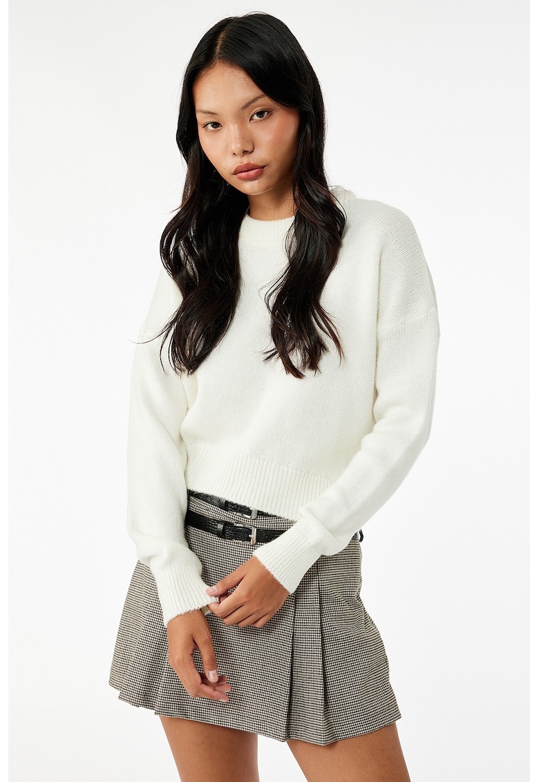 Pulover crop cu terminatie asimetrica