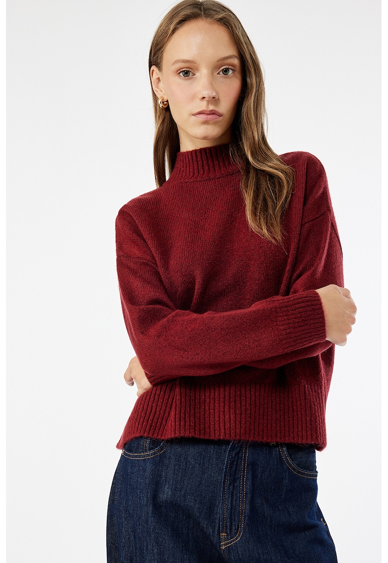 Pulover tricotat cu guler