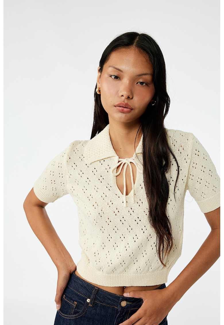 Bluza crop din tricot cu perforatii si maneci scurte