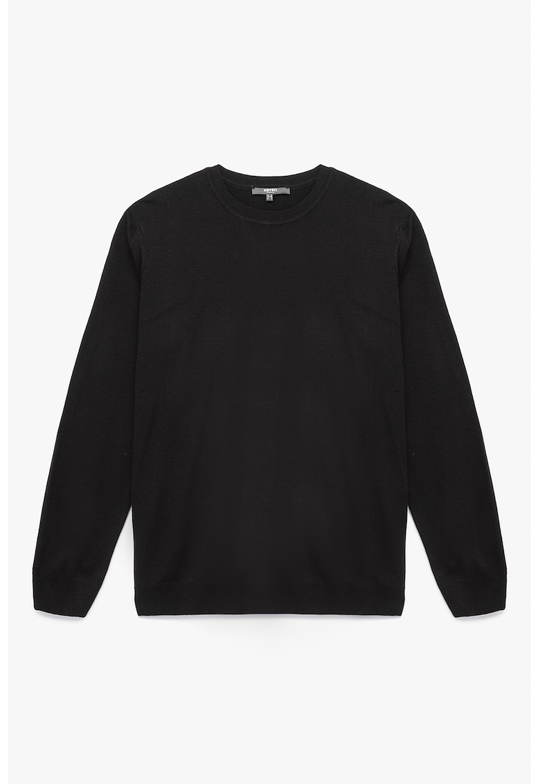 Pulover tricotat fin cu decolteu la baza gatului