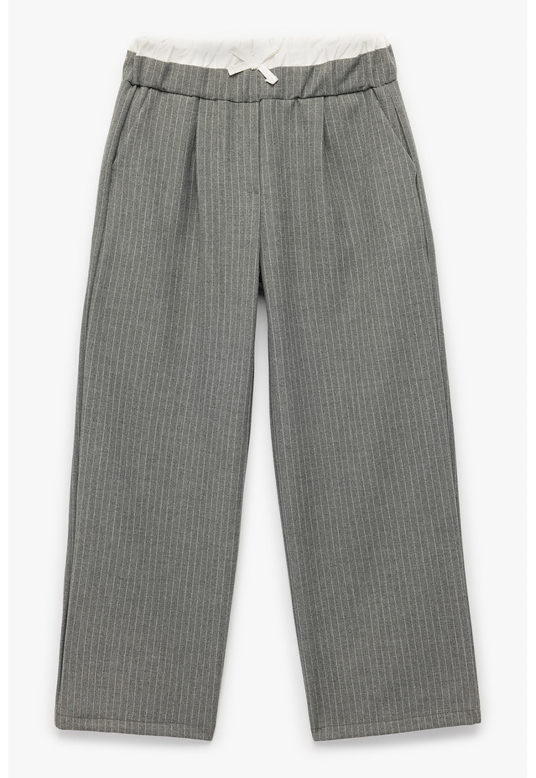 Pantaloni cu croiala ampla si model in dungi