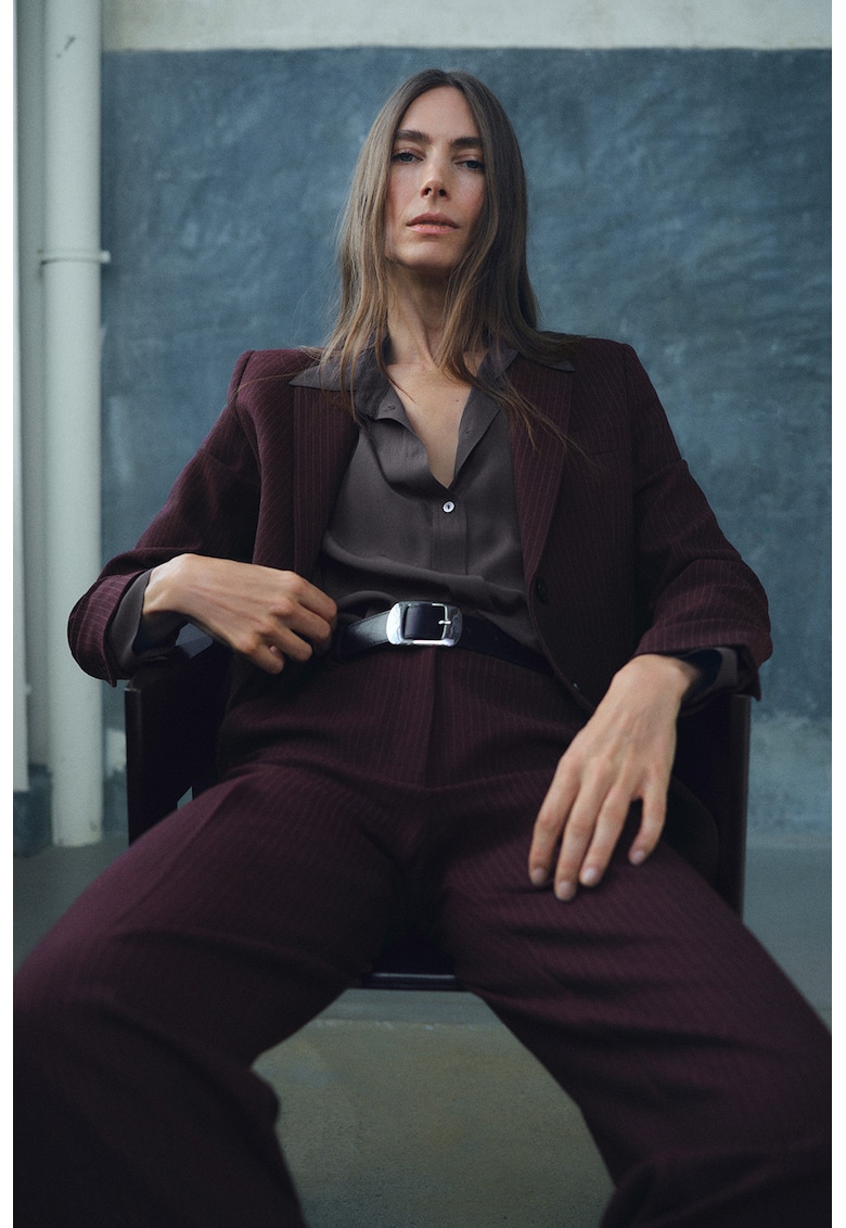 Sacou cu dungi discrete si buzunare cu clapa