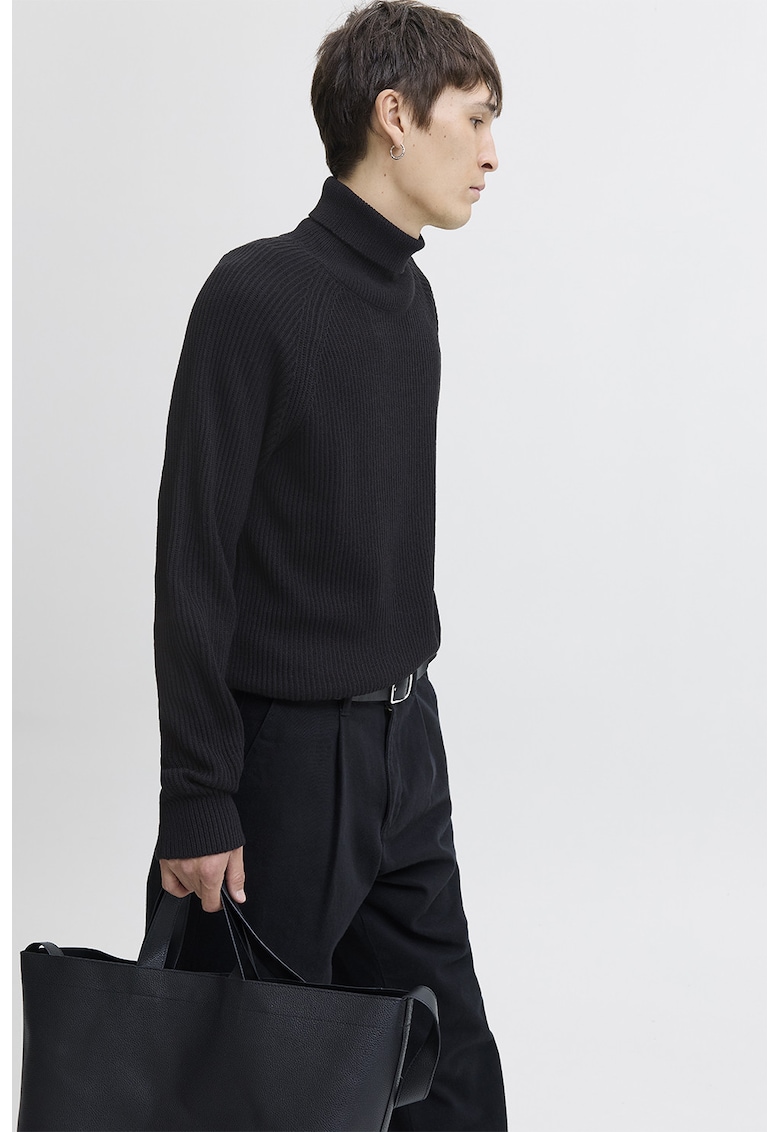 Pulover lejer cu guler inalt