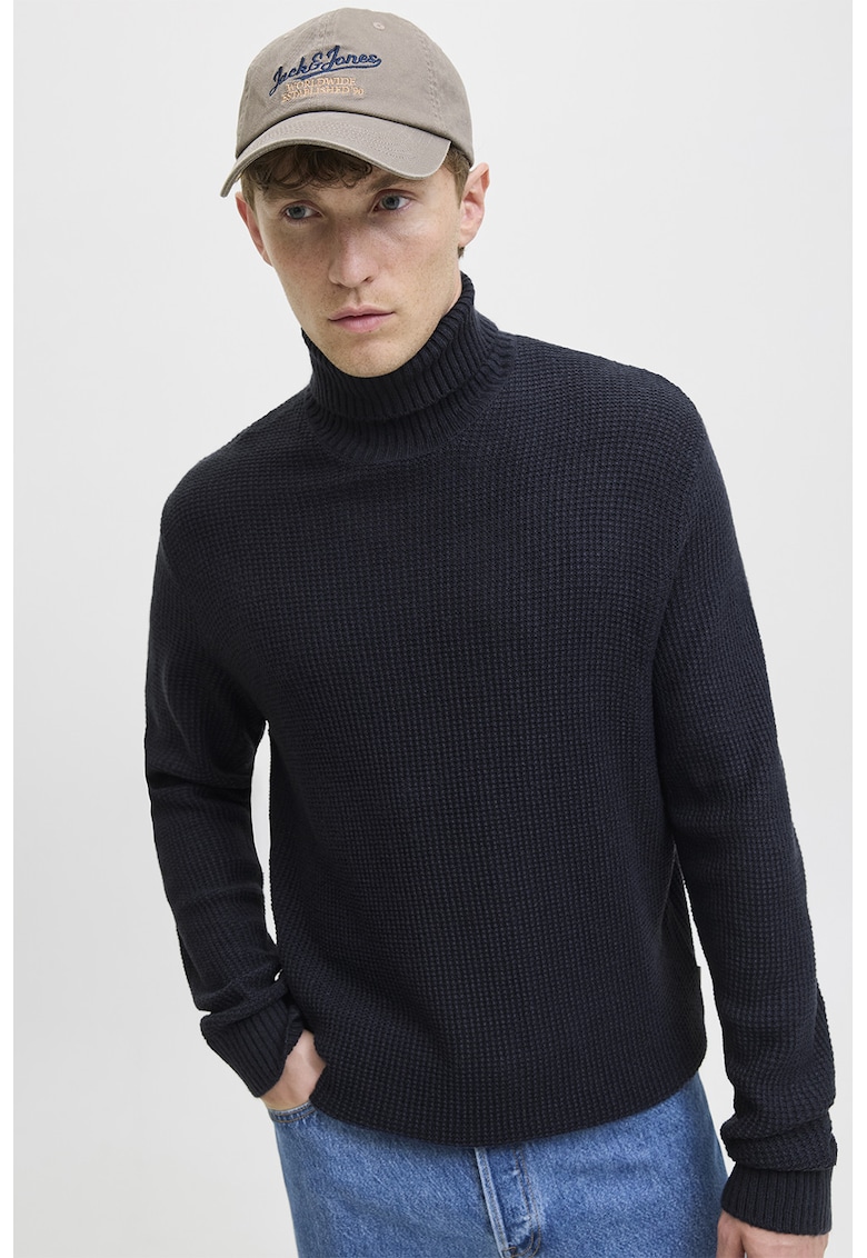 Pulover cu guler inalt si model uni