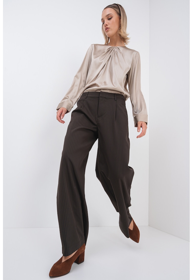 Pantaloni eleganti cu dungi discrete Pantaloni eleganti cu dungi discrete