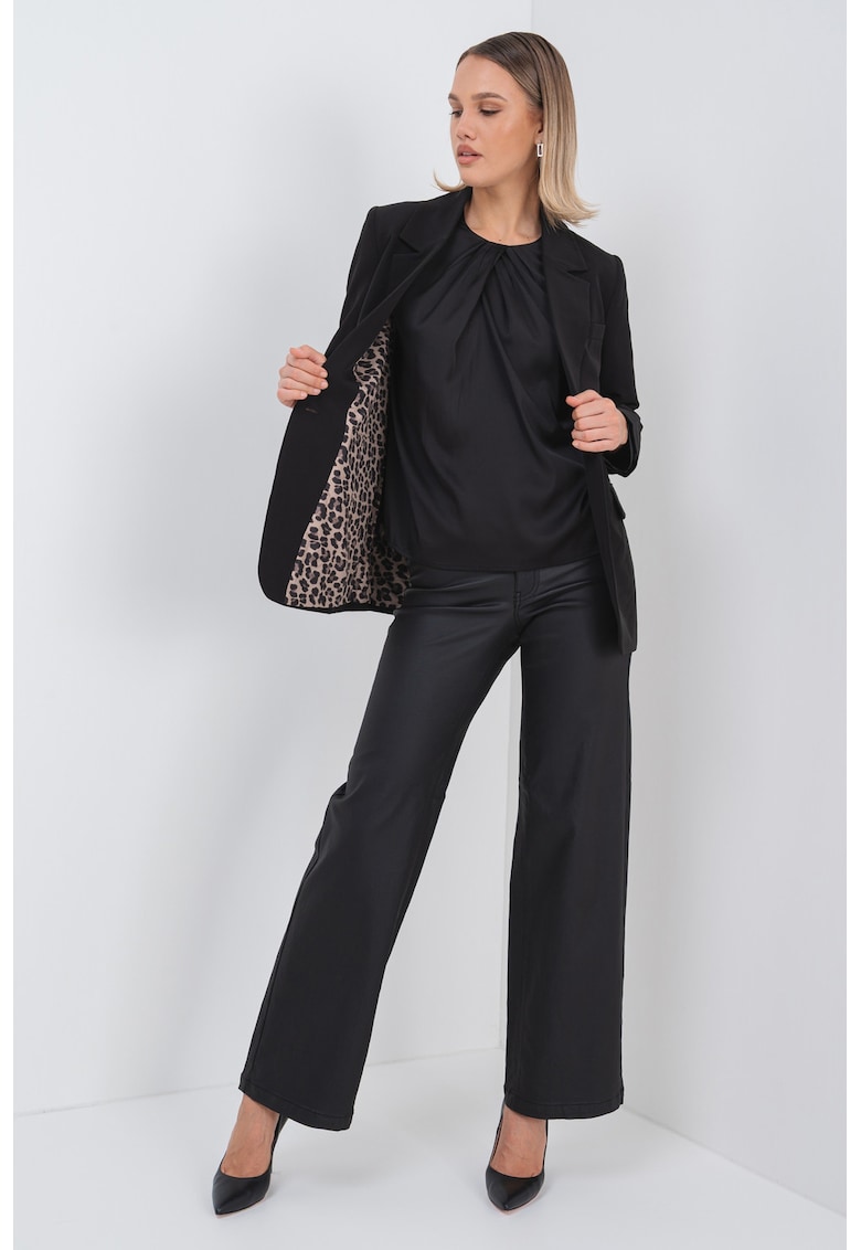 Sacou lejer cu revere decupate