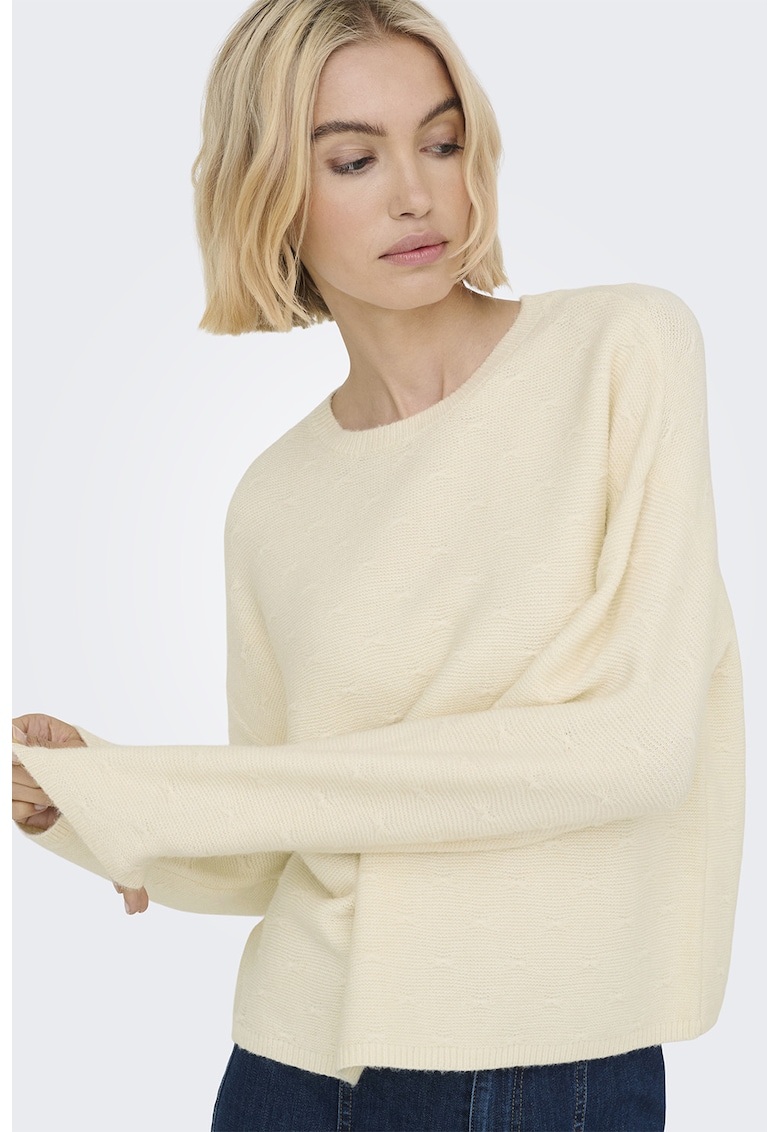 Pulover tricotat fin cu terminatie cu striatii