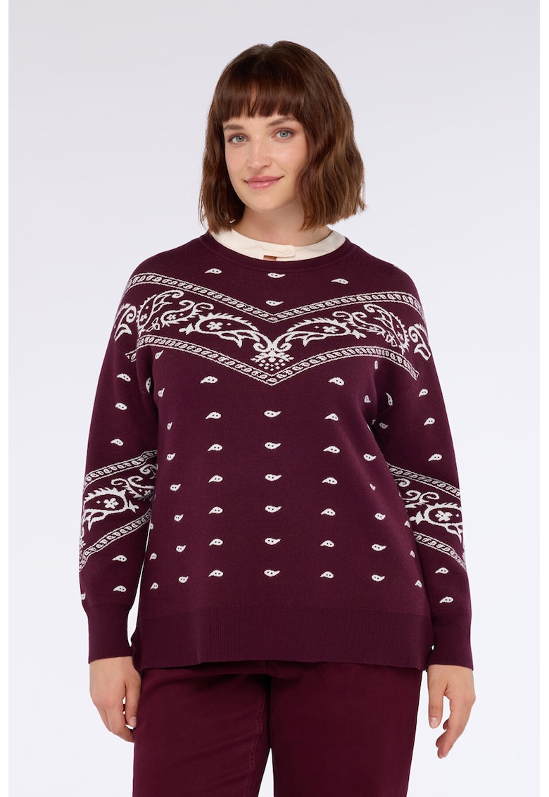 Pulover cu decolteu la baza gatului si model